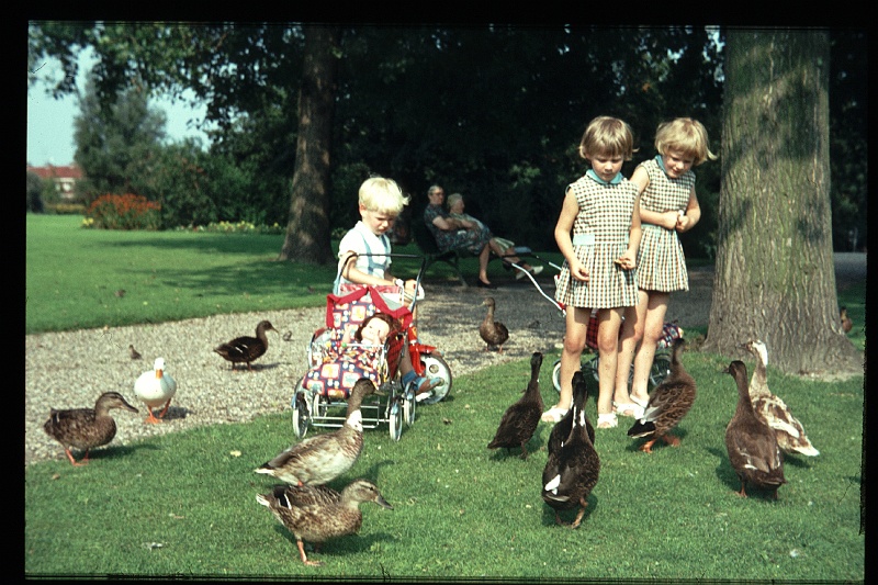 05.Delft aug 1968 Brigitte,Marion,Peter.JPG
